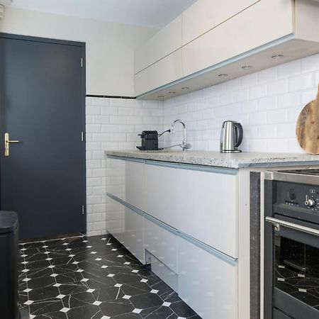 Petite Room With Wifi, Ac, And Shared Kitchen Tilburg Dış mekan fotoğraf