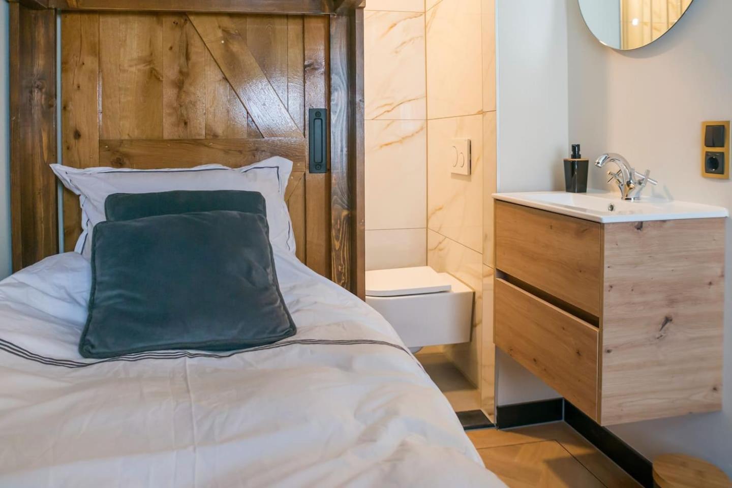 Petite Room With Wifi, Ac, And Shared Kitchen Tilburg Dış mekan fotoğraf