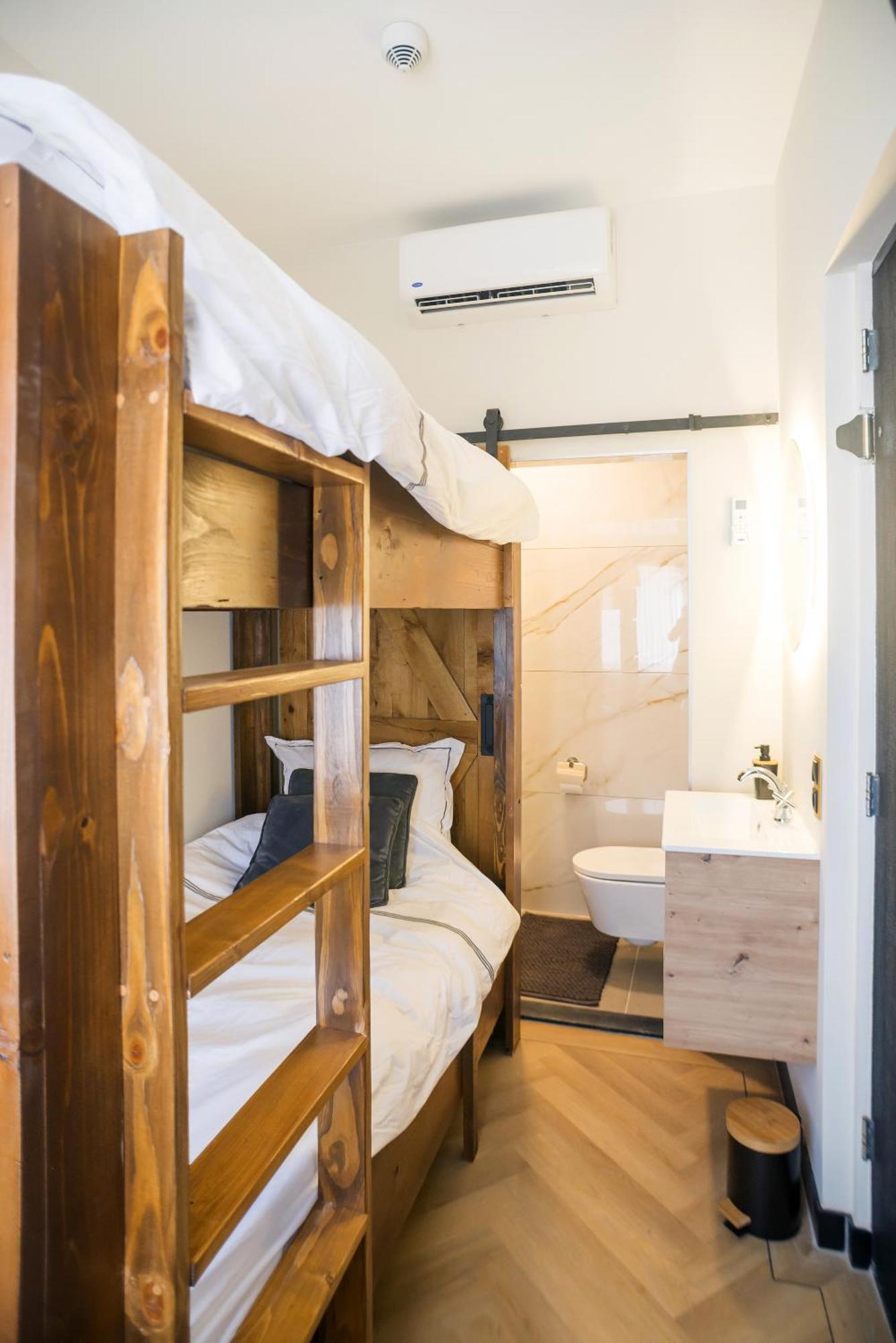 Petite Room With Wifi, Ac, And Shared Kitchen Tilburg Dış mekan fotoğraf