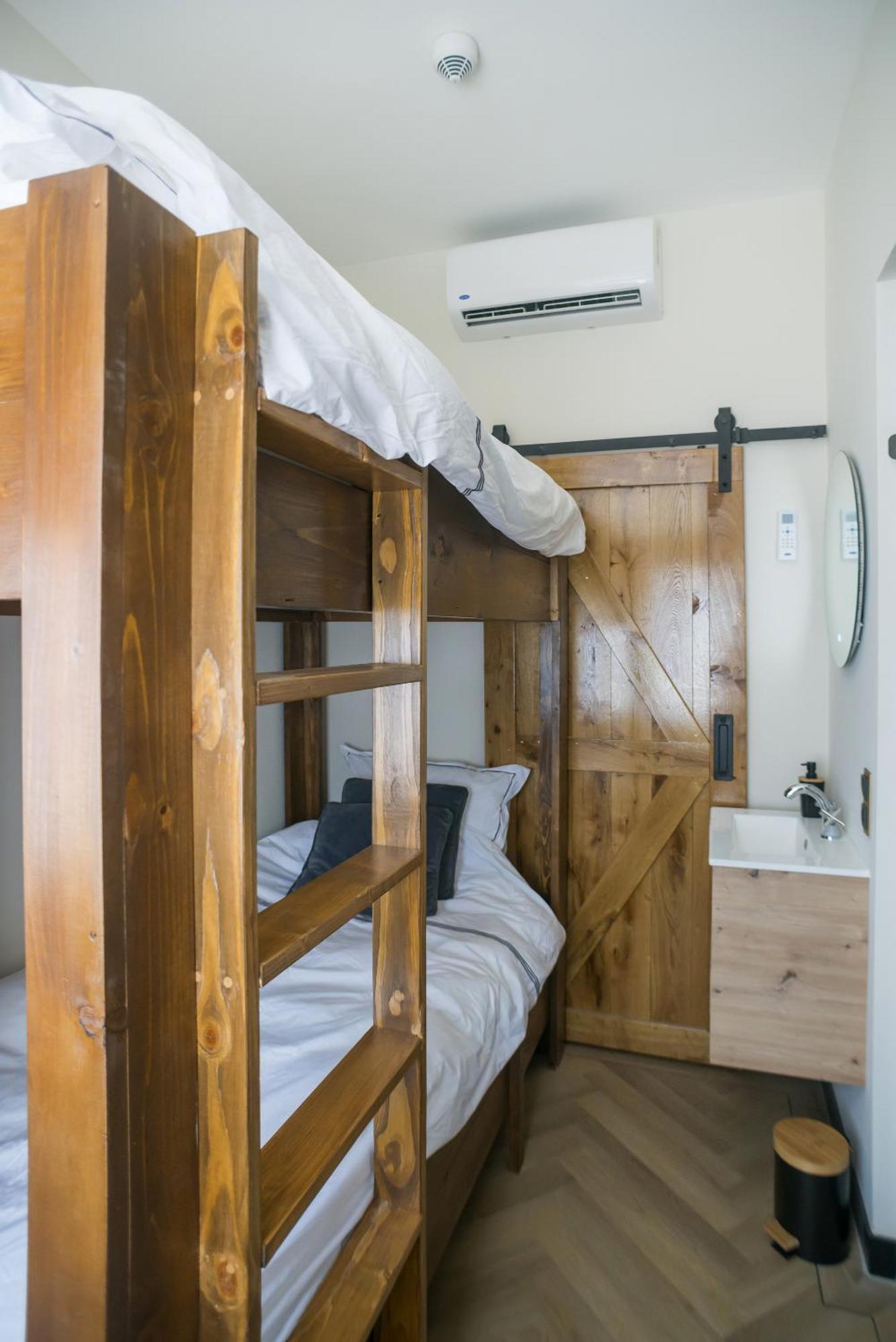 Petite Room With Wifi, Ac, And Shared Kitchen Tilburg Dış mekan fotoğraf